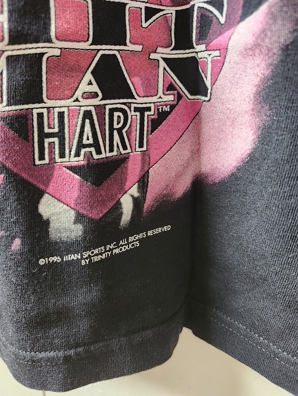 1995 WWF Bret 'The Hitman' Hart Graphic Tee - Black & Pink L - Picture 6 of 7